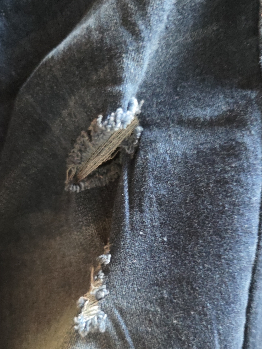 Bluejeans Distressed Some Rips For Style - Picture 6 of 9